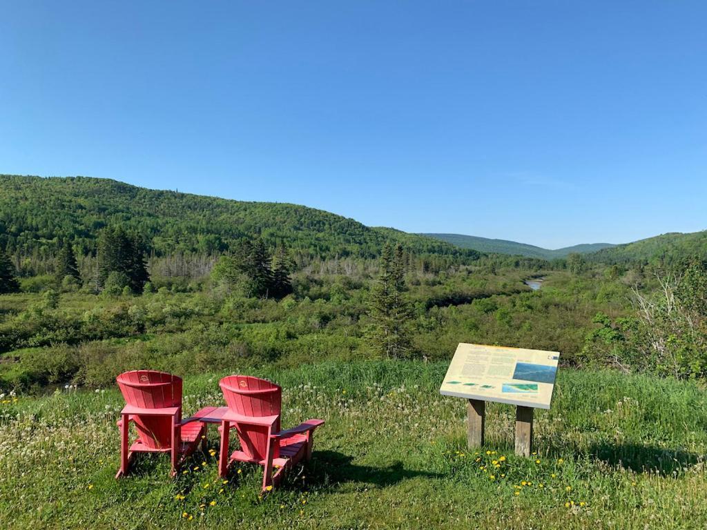 Chalets Les Chanterelles De Forillon L'Anse-au-Griffon Exteriör bild