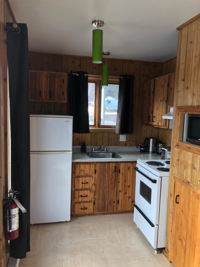 Chalets Les Chanterelles De Forillon L'Anse-au-Griffon Exteriör bild