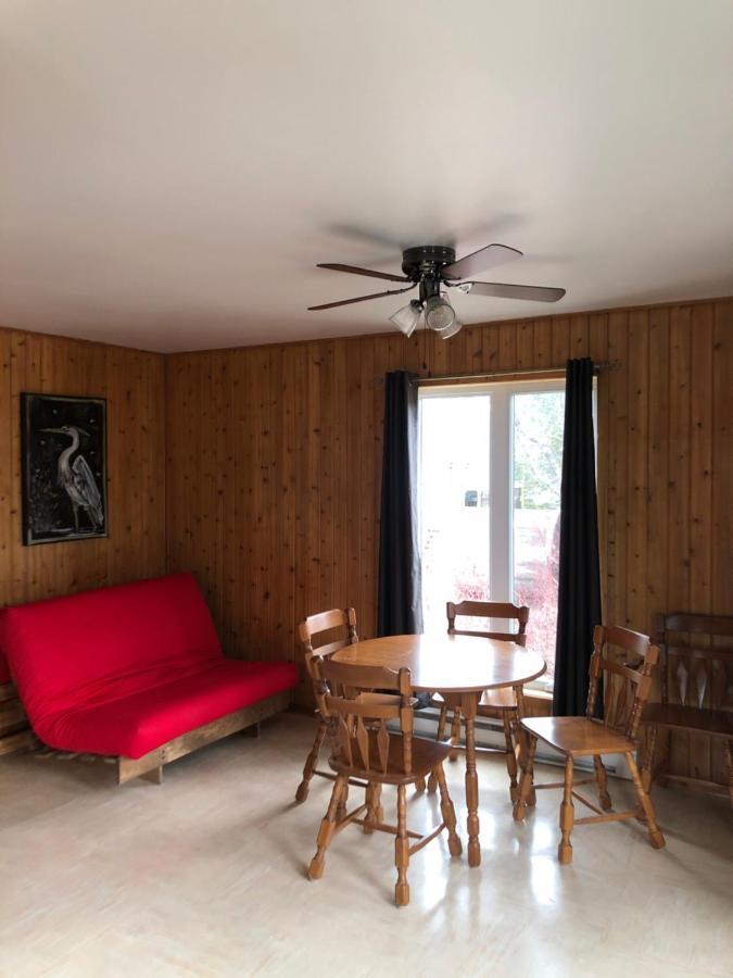 Chalets Les Chanterelles De Forillon L'Anse-au-Griffon Exteriör bild
