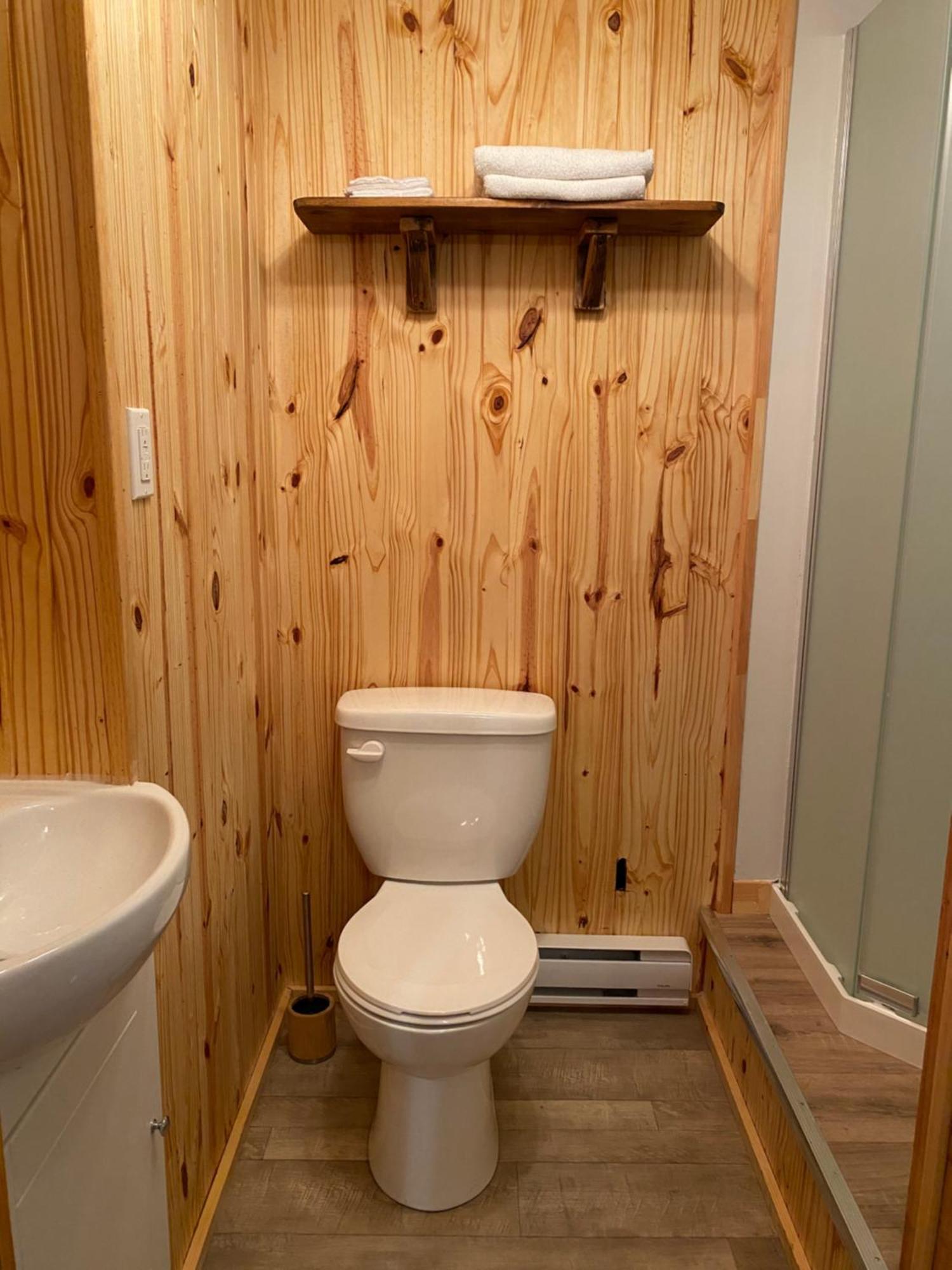 Chalets Les Chanterelles De Forillon L'Anse-au-Griffon Exteriör bild