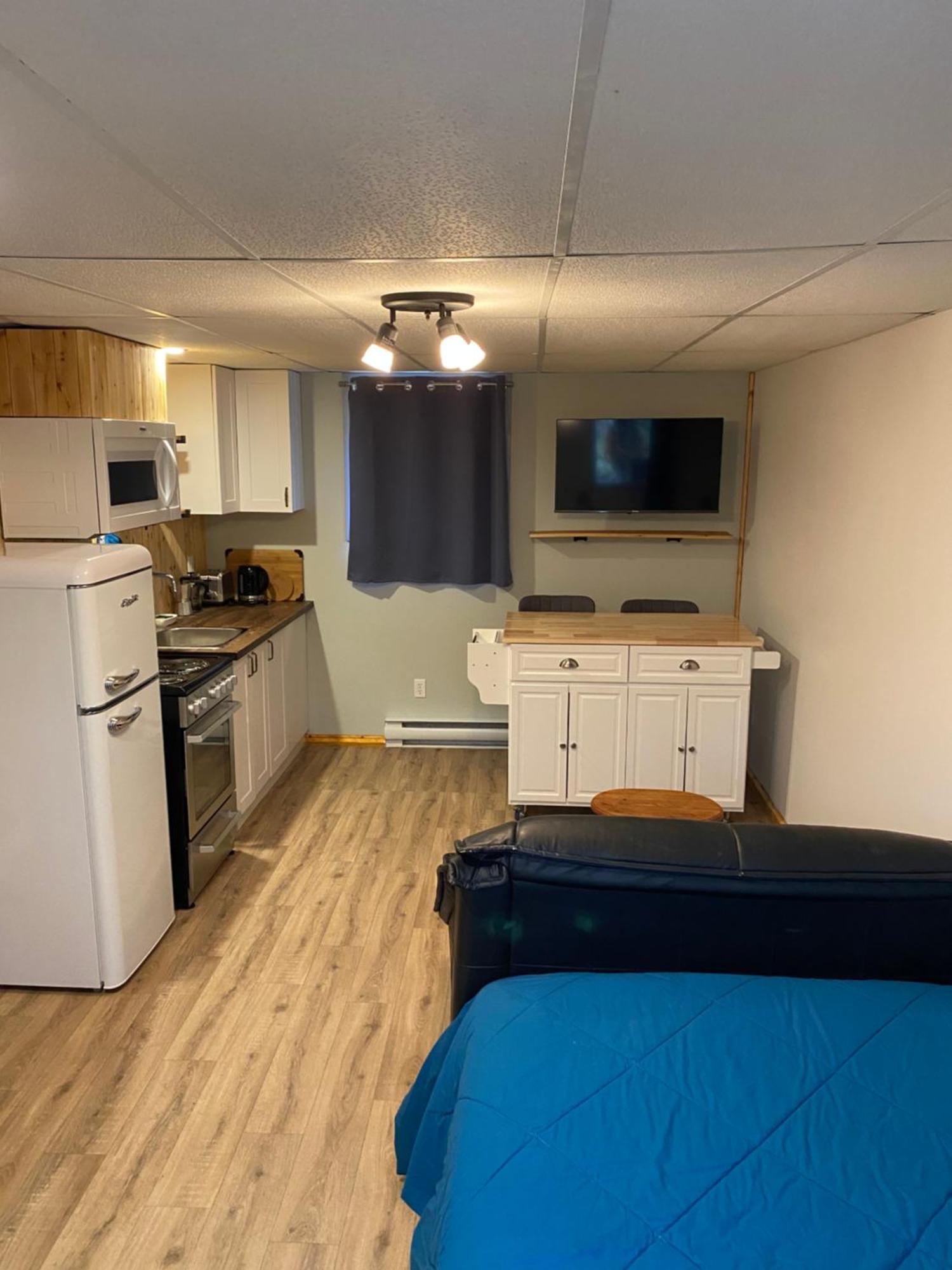 Chalets Les Chanterelles De Forillon L'Anse-au-Griffon Exteriör bild